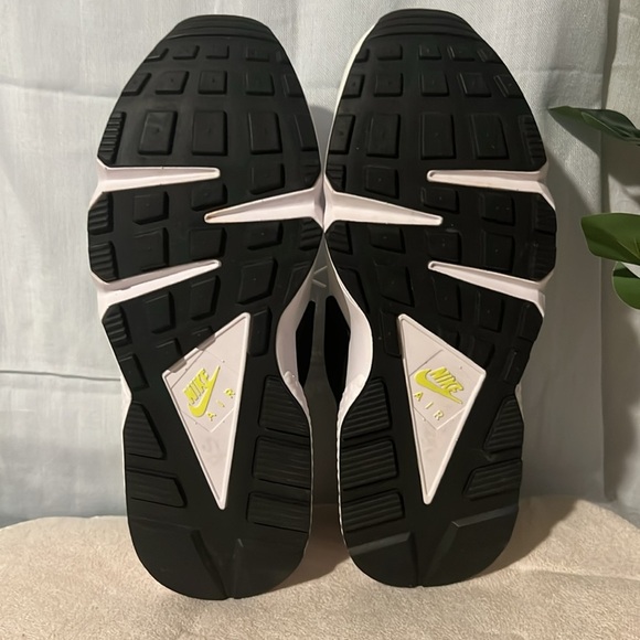 Nike 2021 Air Huarache 'Magenta' - Picture 8 of 8